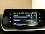 Peugeot e-2008 EV Active Pack 50 kWh - ORIGINEEL NEDERLANDSE AUTO - APPLE CARPLAY/ANDROID AUTO - CLIMATE CONTROL - CRUISE CONTROL - KEYLESS START - PARKEERSENSOREN ACHTER - VERKEERSBORDDETECTIE