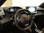 Peugeot e-2008 EV Active Pack 50 kWh - ORIGINEEL NEDERLANDSE AUTO - APPLE CARPLAY/ANDROID AUTO - CLIMATE CONTROL - CRUISE CONTROL - KEYLESS START - PARKEERSENSOREN ACHTER - VERKEERSBORDDETECTIE