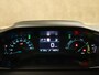 Peugeot e-2008 EV Active Pack 50 kWh - ORIGINEEL NEDERLANDSE AUTO - APPLE CARPLAY/ANDROID AUTO - CLIMATE CONTROL - CRUISE CONTROL - KEYLESS START - PARKEERSENSOREN ACHTER - VERKEERSBORDDETECTIE