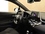 Toyota C-HR / C-HR+ 1.8 Hybrid Style - NAVIGATIE - PARKEERASSISTENT - STOELVERWARMING - STUURVERWARMING - PARKEERSENSOREN VOOR/ ACHTER - KEYLESS ENTRY/ START - DODEHOEK DETECTIE - 18 INCH LICHT METALEN VELGEN - CAMERA
