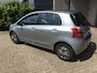 Toyota Yaris 1.3 VVTi Sol / APK MAART 2027 / 5 DEURS / AIRCO / ELECTR RAMEN / RIJDT OK