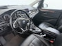 BMW 2-Serie Gran Tourer 220i 7p. Business Edition Plus LEDER / Navigatie / Camera / Parkeersensoren / Stoelverwarming / Carplay / 18'' LMV