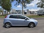 Fiat Punto Grande 1.4-16V Dynamic 5-Deurs 6-Bak 96 PK. Goed rijdende inruilauto met nieuwe APK !!!