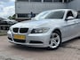 BMW 3-Serie 318i High Executive |AUTOMAAT|CRUISE|CLIMA|ELK.PAKKET|LEDER|LM VELGEN 16''|GOED ONDERHOUDEN