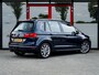 Volkswagen Golf Sportsvan 1.4 TSI Highline | Trekhaak | Camera | Navigatie | Stoelverwarming | Dode Hoek Detectie | Climate Control | Cruise Control | Metallic Lak | All Season Banden | 17'' Lichtmetalen Velgen |