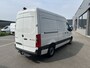 Mercedes-Benz Sprinter 315 CDI L2 H2 RWD PRO / 2800KG Trekhaak / LED / MBUX / Navigatie / Camera / Cruise control / Airco