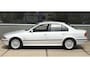 BMW 5-Serie 523i Executive |Clima |CruiseC |Nwe APK