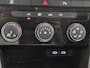 Volkswagen T-Roc 1.0 TSI Style Business TREKHAAK | NAVIGATIE | PARKEERSENSOREN VOOR-EN ACHTER