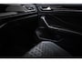 Volkswagen T-Roc 1.5 TSI R-Line Edition | IQ LIGHT | STUURVERWARMING | DRAADLOZE LADER | CAMERA | 18"