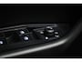 Volkswagen T-Roc 1.5 TSI R-Line Edition | IQ LIGHT | STUURVERWARMING | DRAADLOZE LADER | CAMERA | 18"