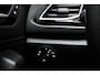 Volkswagen T-Roc 1.5 TSI R-Line Edition | IQ LIGHT | STUURVERWARMING | DRAADLOZE LADER | CAMERA | 18"