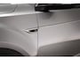 Volkswagen T-Roc 1.5 TSI R-Line Edition | IQ LIGHT | STUURVERWARMING | DRAADLOZE LADER | CAMERA | 18"