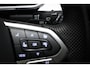 Volkswagen T-Roc 1.5 TSI R-Line Edition | IQ LIGHT | STUURVERWARMING | DRAADLOZE LADER | CAMERA | 18"