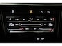 Volkswagen T-Roc 1.5 TSI R-Line Edition | IQ LIGHT | STUURVERWARMING | DRAADLOZE LADER | CAMERA | 18"