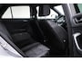 Volkswagen T-Roc 1.5 TSI R-Line Edition | IQ LIGHT | STUURVERWARMING | DRAADLOZE LADER | CAMERA | 18"