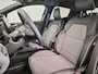 Renault Clio 1.0 TCe 90 Techno | Navigatie 9,3" | Climate Control | Cruise Control | Draadloze telefoonlader | Lichtmetalen velgen 17" | Parkeersensoren achter en achteruitrijcamera