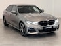 BMW 3-Serie 320e Business Edition Plus | M Sport | LED | Parkeersensoren voor, achter en achteruitrijcamera | Apple Carplay/Android Auto