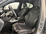 BMW 3-Serie 320e Business Edition Plus | M Sport | LED | Parkeersensoren voor, achter en achteruitrijcamera | Apple Carplay/Android Auto