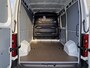 Renault Master T35 2.0 dCi 130 L2H2 Advance DEMO | NAVIGATIE | ACHTERUITRIJCAMERA | TREKHAAK | BETIMMERING | CLIMA | ALL SEASON BANDEN