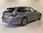 BMW 3-Serie Touring 330e xDrive | Panoramadak | Trekhaak | Elektrische Achterklep | 96% SOH
