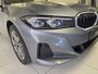 BMW 3-Serie Touring 330e xDrive | Panoramadak | Trekhaak | Elektrische Achterklep | 96% SOH