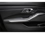 BMW 3-Serie 318i M-Sport | TRAVEL- PACK | KANTELDAK | STOELVERWARMING | DAB | APPLE | 19"
