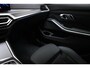BMW 3-Serie 318i M-Sport | TRAVEL- PACK | KANTELDAK | STOELVERWARMING | DAB | APPLE | 19"