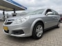 Opel Vectra Wagon 1.8-16V Business, AUTOMAAT, airco, cruiseontrol, trekhaak, isofix, goed onderhouden !