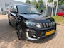 Suzuki Vitara 1.0 Boosterjet Stijl automaat, panorama, cruise, elec pakket leder, camera, navi, pdc , nwe apk 81.032 km