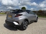 Toyota C-HR / C-HR+ 1.8 Hybrid Bi-Tone Plus JBL | Camera | Leder | Stoel & Stuur VW | A.S. Banden | PDC | Navigatie