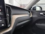 Volvo XC60 2.0 T6 Plug-in Hybrid AWD Plus Dark | PHEV | Facelift | 360 Graden Camera | Head-up Display | Panoramadak | Trekhaak | Keyless Entry | Elektrische Achterklep | Stoelverwarming voor en achter | Navigatie Google Maps | Apple Carplay | Android Auto
