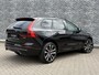 Volvo XC60 2.0 T6 Plug-in Hybrid AWD Plus Dark | PHEV | Facelift | 360 Graden Camera | Head-up Display | Panoramadak | Trekhaak | Keyless Entry | Elektrische Achterklep | Stoelverwarming voor en achter | Navigatie Google Maps | Apple Carplay | Android Auto