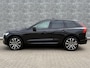 Volvo XC60 2.0 T6 Plug-in Hybrid AWD Plus Dark | PHEV | Facelift | 360 Graden Camera | Head-up Display | Panoramadak | Trekhaak | Keyless Entry | Elektrische Achterklep | Stoelverwarming voor en achter | Navigatie Google Maps | Apple Carplay | Android Auto