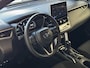 Toyota Corolla Cross HYBRID 140 STYLE ELEK.KLEP LED KEYLESS CARPLAY NAVI CAMERA STOEL/STUUR VERW.ADAP CRUISE PDC ✅ Top auto's Wijchen. Al 30 Jaar verkoop van Toyota : Benzine / Hybride / PHEV / HEV / Style / Executive / Dynamic / Plus / Business / Sport / Active / Premium etc. ✅