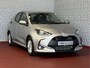 Toyota Yaris 1.5 HYBRID CARPLAY CAMERA STOEL/STUUR VERW LMV ADAP.CRUISE ✅ Top Auto's Wijchen , Al 30 Jaar verkoop van Toyota , Type's Launch / Executive / Dynamic / First Edition / Business / Zowel Phev / Hev / Benzine / met fabrieksgarantie ✅