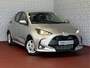 Toyota Yaris 1.5 HYBRID CARPLAY CAMERA STOEL/STUUR VERW LMV ADAP.CRUISE ✅ Top Auto's Wijchen , Al 30 Jaar verkoop van Toyota , Type's Launch / Executive / Dynamic / First Edition / Business / Zowel Phev / Hev / Benzine / met fabrieksgarantie ✅