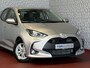 Toyota Yaris 1.5 HYBRID CARPLAY CAMERA STOEL/STUUR VERW LMV ADAP.CRUISE ✅ Top Auto's Wijchen , Al 30 Jaar verkoop van Toyota , Type's Launch / Executive / Dynamic / First Edition / Business / Zowel Phev / Hev / Benzine / met fabrieksgarantie ✅