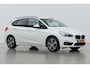 BMW 2-Serie Active Tourer 225xe Luxury | Head-Up | Camera | Stoelverwarming | Lane Assist | Getint Glas | 17 Inch