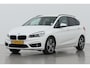 BMW 2-Serie Active Tourer 225xe Luxury | Head-Up | Camera | Stoelverwarming | Lane Assist | Getint Glas | 17 Inch