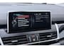 BMW 2-Serie Active Tourer 225xe Luxury | Head-Up | Camera | Stoelverwarming | Lane Assist | Getint Glas | 17 Inch