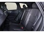 Volvo XC60 T8 Recharge AWD Ultra Black Edition Exec - Luchtvering - Panorama/schuifdak - IntelliSafe Assist & Surround - 360º Camera - Bowers & Wilkins audio - Adaptieve LED koplampen - Verwarmde voorstoelen, stuur & achterbank - Parkeersensoren voor & achter - Elektr. bedienb. voorstoelen met geheugen - Head up display - Draadloze tel. lader - Extra getint glas - 22' LMV