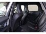 Volvo XC60 T8 Recharge AWD Ultra Black Edition Exec - Luchtvering - Panorama/schuifdak - IntelliSafe Assist & Surround - 360º Camera - Bowers & Wilkins audio - Adaptieve LED koplampen - Verwarmde voorstoelen, stuur & achterbank - Parkeersensoren voor & achter - Elektr. bedienb. voorstoelen met geheugen - Head up display - Draadloze tel. lader - Extra getint glas - 22' LMV