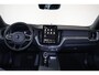 Volvo XC60 T8 Recharge AWD Ultra Black Edition Exec - Luchtvering - Panorama/schuifdak - IntelliSafe Assist & Surround - 360º Camera - Bowers & Wilkins audio - Adaptieve LED koplampen - Verwarmde voorstoelen, stuur & achterbank - Parkeersensoren voor & achter - Elektr. bedienb. voorstoelen met geheugen - Head up display - Draadloze tel. lader - Extra getint glas - 22' LMV