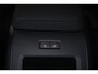 Volvo XC60 T8 Recharge AWD Ultra Black Edition Exec - Luchtvering - Panorama/schuifdak - IntelliSafe Assist & Surround - 360º Camera - Bowers & Wilkins audio - Adaptieve LED koplampen - Verwarmde voorstoelen, stuur & achterbank - Parkeersensoren voor & achter - Elektr. bedienb. voorstoelen met geheugen - Head up display - Draadloze tel. lader - Extra getint glas - 22' LMV