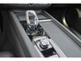 Volvo XC60 T8 Recharge AWD Ultra Black Edition Exec - Luchtvering - Panorama/schuifdak - IntelliSafe Assist & Surround - 360º Camera - Bowers & Wilkins audio - Adaptieve LED koplampen - Verwarmde voorstoelen, stuur & achterbank - Parkeersensoren voor & achter - Elektr. bedienb. voorstoelen met geheugen - Head up display - Draadloze tel. lader - Extra getint glas - 22' LMV