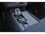 Volvo XC90 T8 Recharge AWD Ultra Bright Exec. Ed. - Luchtvering - Panorama/schuifdak - IntelliSafe Assist & Surround - 360º Camera - Bowers & Wilkins audio - Adaptieve LED koplampen - Verwarmde voorstoelen, stuur & achterbank - Parkeersensoren voor & achter - Elektr. bedienb. voorstoelen met geheugen - Geventileerde voorstoelen - Head up display - Draadloze tel. lader - Extra getint glas - Inklapbare trekhaak - 22' LMV