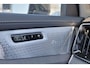 Volvo XC90 T8 Recharge AWD Ultra Bright Exec. Ed. - Luchtvering - Panorama/schuifdak - IntelliSafe Assist & Surround - 360º Camera - Bowers & Wilkins audio - Adaptieve LED koplampen - Verwarmde voorstoelen, stuur & achterbank - Parkeersensoren voor & achter - Elektr. bedienb. voorstoelen met geheugen - Geventileerde voorstoelen - Head up display - Draadloze tel. lader - Extra getint glas - Inklapbare trekhaak - 22' LMV