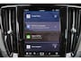 Volvo V60 T6 Recharge AWD Essential - IntelliSafe Assist & Surround - Parkeercamera achter - Verwarmde voorstoelen, stuur & achterbank - Parkeersensoren voor & achter - Inklapbare trekhaak - 18' LMV
