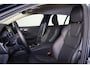 Volvo V60 T6 Recharge AWD Essential - IntelliSafe Assist & Surround - Parkeercamera achter - Verwarmde voorstoelen, stuur & achterbank - Parkeersensoren voor & achter - Inklapbare trekhaak - 18' LMV