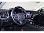 Volvo V60 T6 Recharge AWD Essential - IntelliSafe Assist & Surround - Parkeercamera achter - Verwarmde voorstoelen, stuur & achterbank - Parkeersensoren voor & achter - Inklapbare trekhaak - 18' LMV